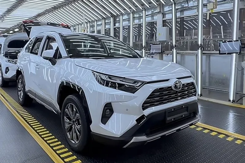 $23,915 မှစတင်၍ Toyota RAV4 အသစ်ကို စတင်ရောင်းချနေပြီဖြစ်သည်။