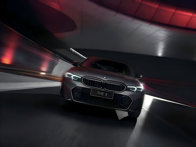 BMW 3 စီးရီး 50 နှစ်မြောက်နှစ်ပတ်လည်အကန့်အသတ်ရှိသောထုတ်ဝေမှု၏တရားဝင်ပုံများထုတ်ပြန်ခဲ့သည်။ ယူနစ် 2,500 ကိုကန့်သတ်ထားပြီးသီးသန့်သုတ်ဆေးများနှင့်သီးသန့်ဆေးသုတ်ဆေးများပါရှိသည်။