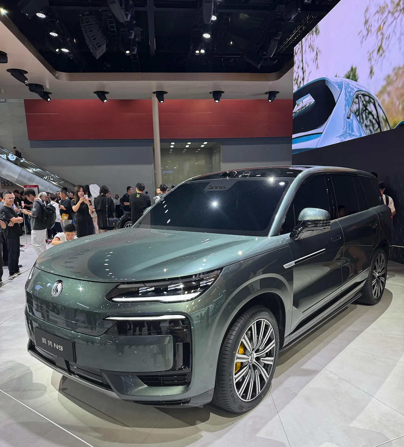 Denza N9 Warrior Warrior Edition ကိုအနက်ရောင်အပြင်ဘက်ကိရိယာတန်ဆာပလာဖြင့်ထုတ်ယူခြင်း - ယခုဝယ်ယူမှုအတွက်ရရှိနိုင်သည်