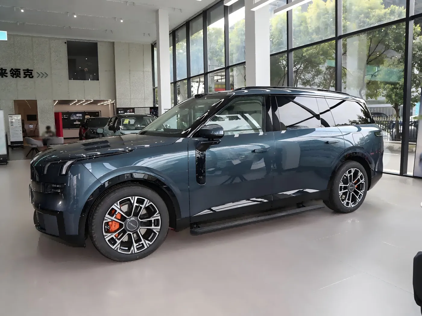 Lynk & CO 900 သည်မတ်လ 25 ရက်နေ့တွင်ရောင်းအားကြိုတင်ရောင်းချမှုကိုစတင်ခဲ့ပြီး April ပြီလနှောင်းပိုင်းတွင်တရားဝင်စတင်မည်ဖြစ်သည်။
