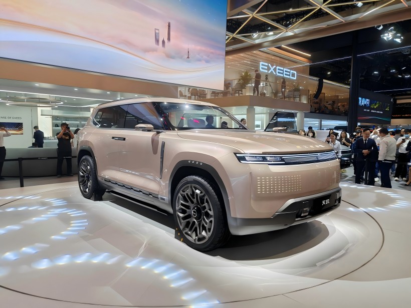 2025 ရှန်ဟိုင်းအော်တိုပြပွဲ - Starway Tianji Concept Car သည်ကြီးမားသော 6 - ထိုင်ခုံအပန်းဖြေ SUV အဖြစ်ထားရှိသည့် Starway Tianji Concept Car ကိုပြသခဲ့သည်