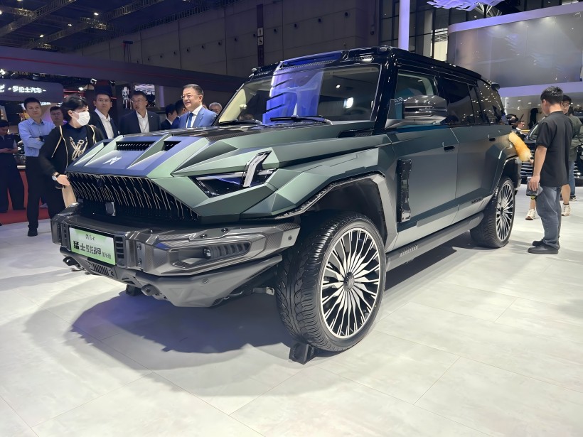 2025 ရှန်ဟိုင်းအော်တိုပြပွဲ - Mengshi 917 Jiaolong Battress Armor Long - Wheelbase Edition ကိုယွမ် 1.098 သန်းဖြင့်ရောင်းချပြီး 199 ယူနစ်များကန့်သတ်ထားသည်။